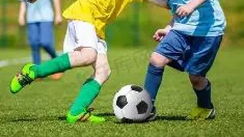 郑钦文独树一帜！澳网慈善赛迎来首位女球员报道——人民日报体育