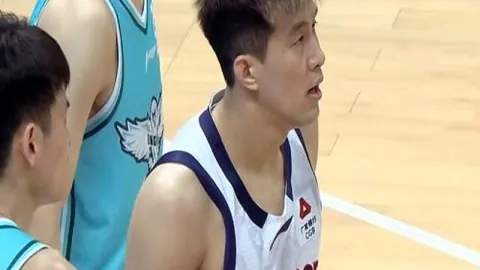 女子高尔夫排名：岩井千怜连超43位，贝克首胜后跃居388位